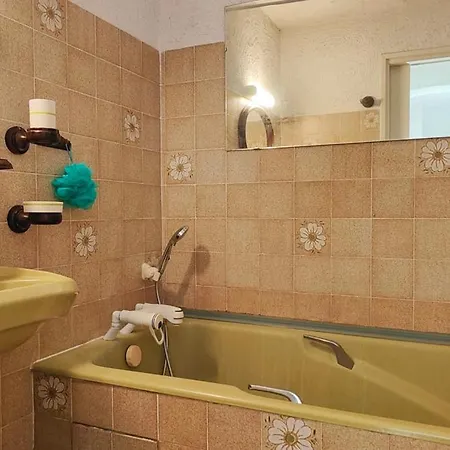 Casa vacanze Family House 4 Bedrooms - With Garden