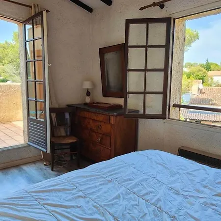 Family House 4 Bedrooms - With Garden Casa vacanze